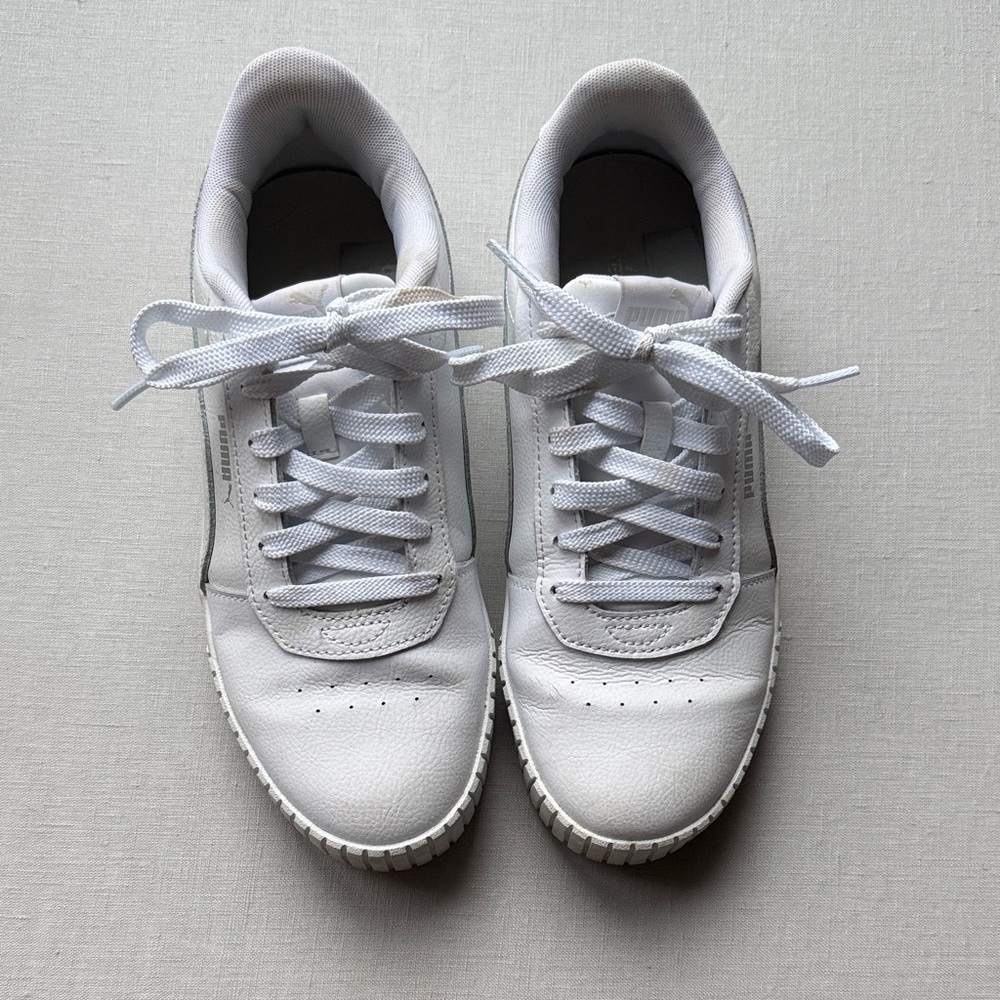 Puma women’s casual sneaker shoes in white 8.5